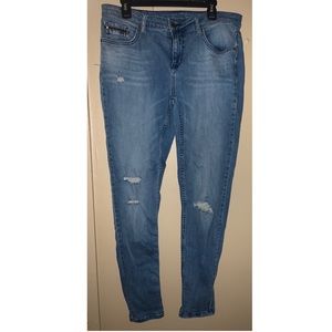 Curvy skinny lightly ripped light blue jeans